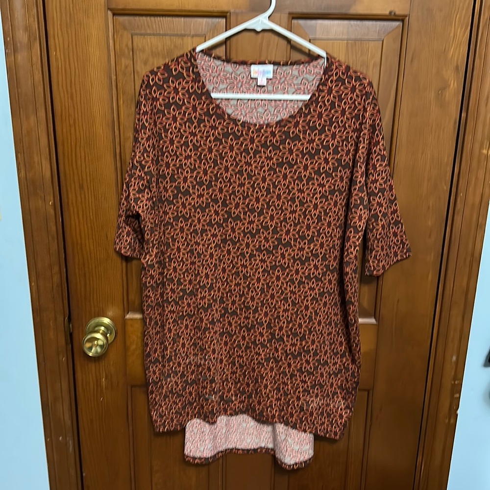 LulLaRoe shirt size S never worn
